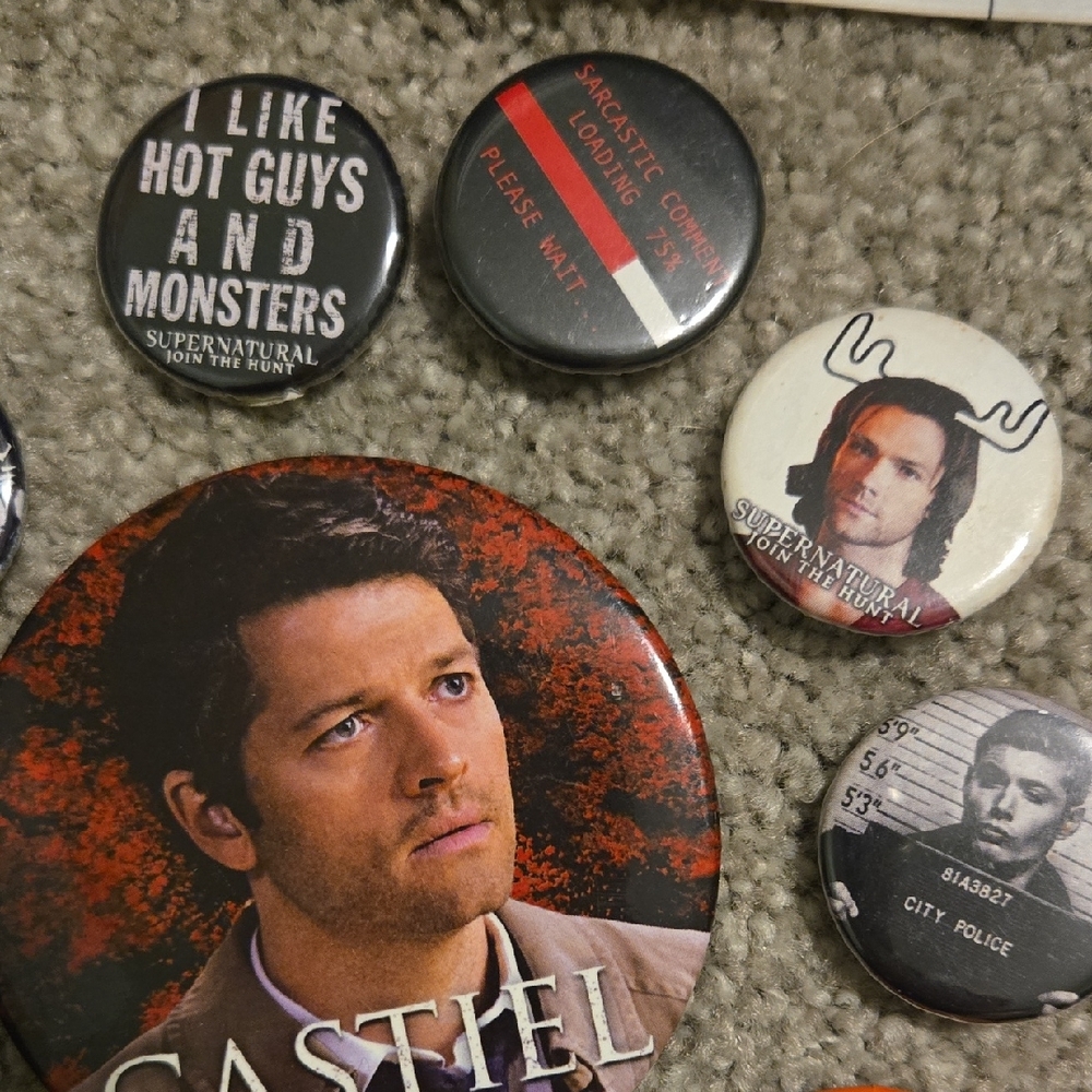 Assortment Of Buttons - Lootcrate, Supernatural - Picture 4 of 4